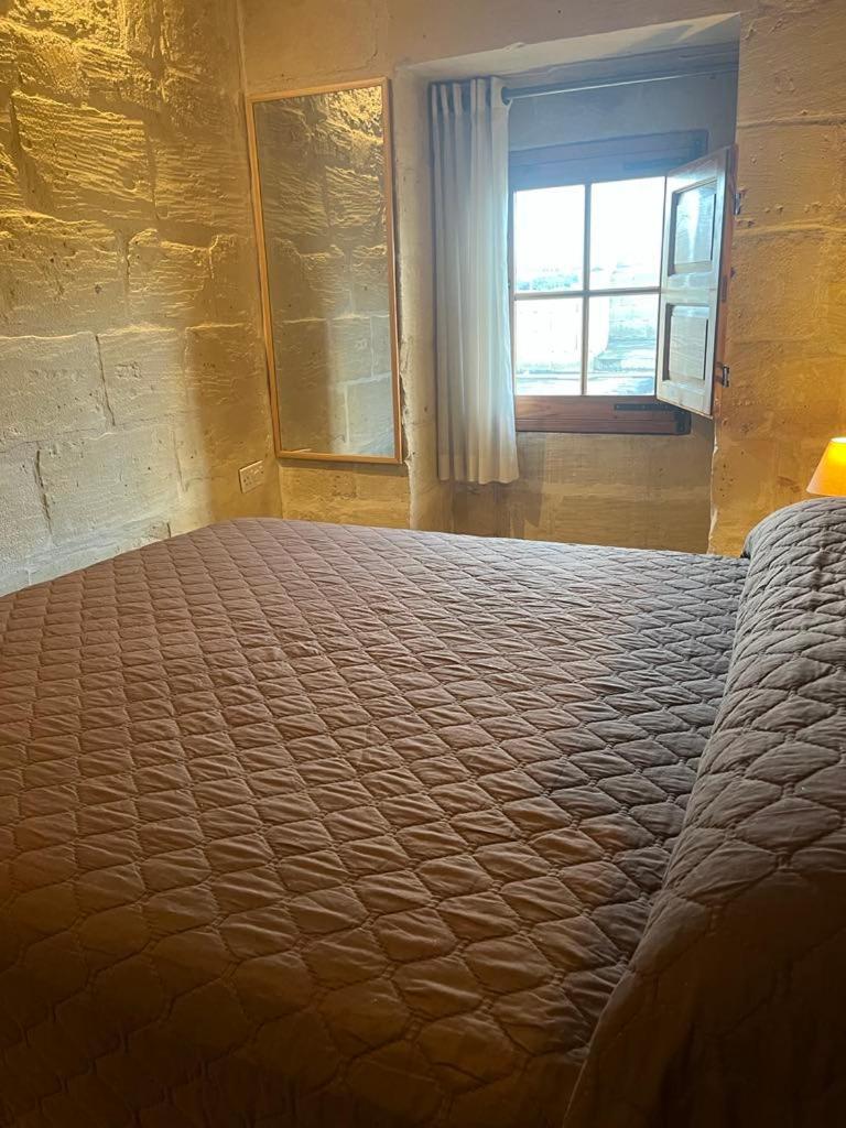 A Remarkable 500 Years Old House Of Character Senglea Exterior foto