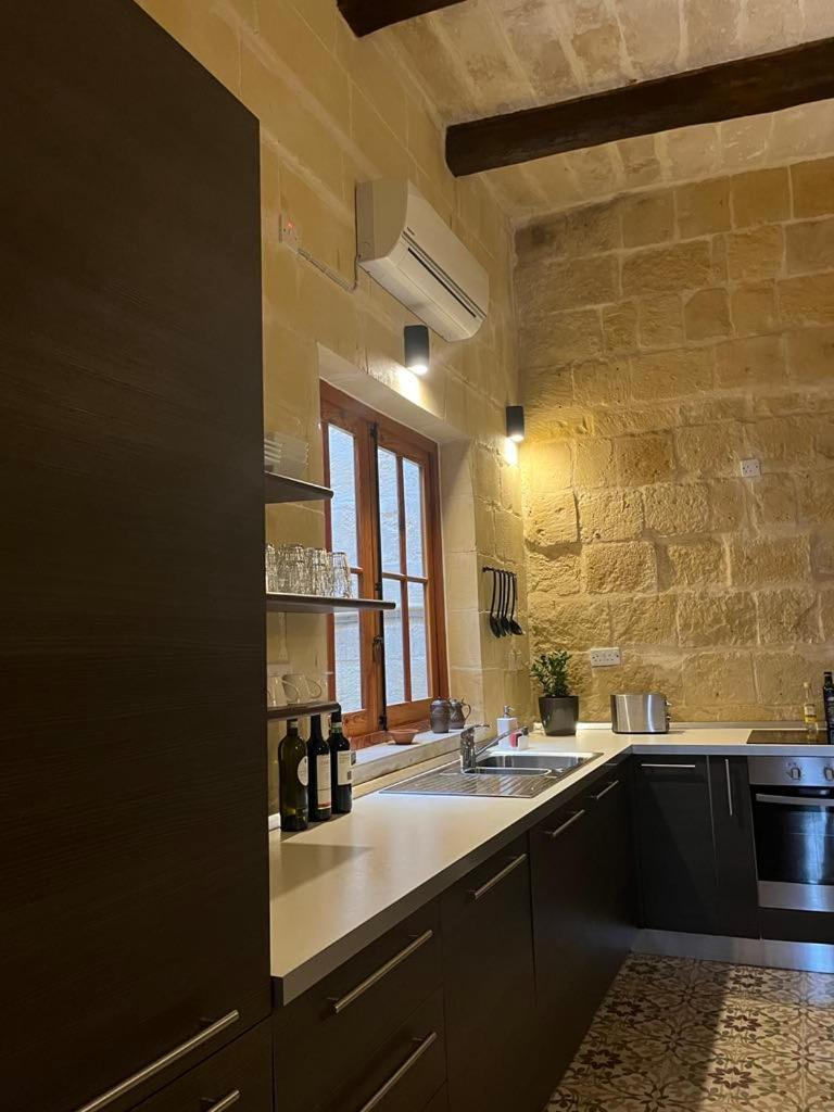 A Remarkable 500 Years Old House Of Character Senglea Exterior foto